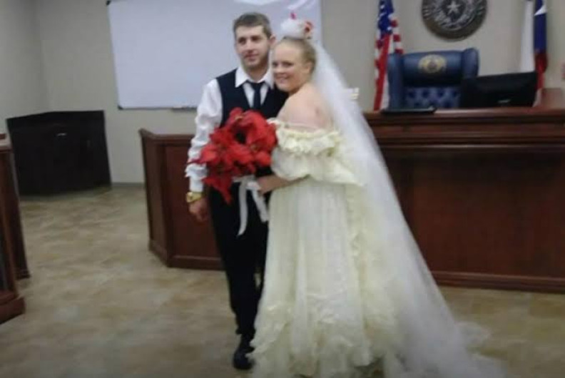 Recién casados mueren en choque al salir de su boda