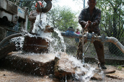 Rehabilitan Municipio y Estado, pozos de agua en ejidos de Victoria 