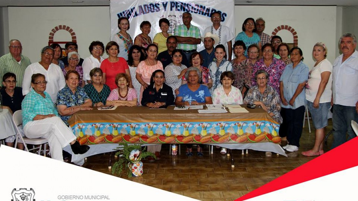 Entregan cheque a pensionados y jubilados