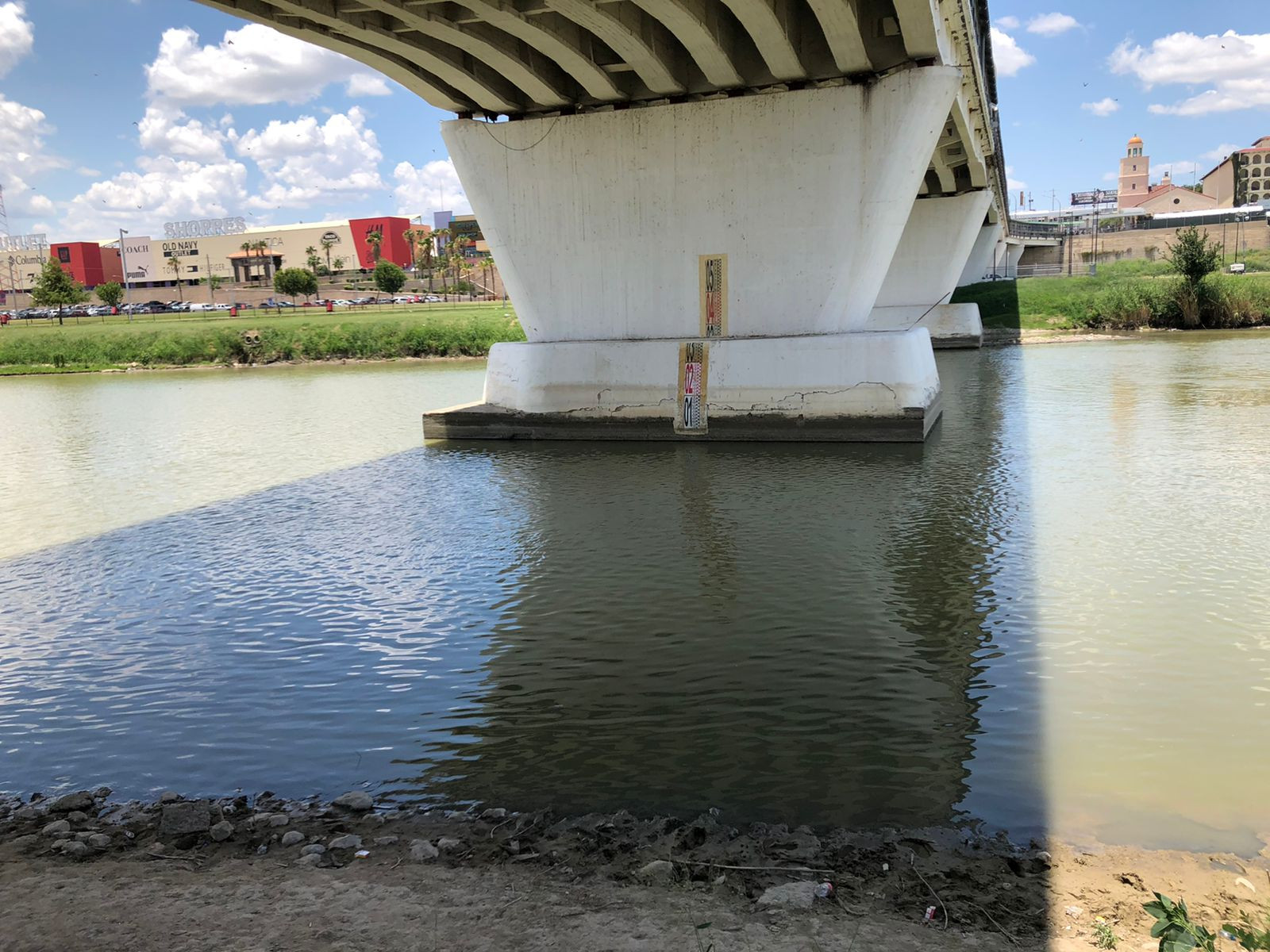 Llaman a no introducirse al río Bravo para mitigar el calor
