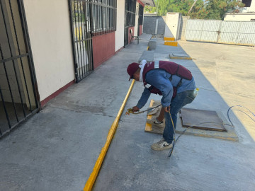 Ejecuta administración de Carlos Peña Ortiz trabajo de saneamiento en escuela primaria de Ampliación Pedro J. Méndez 