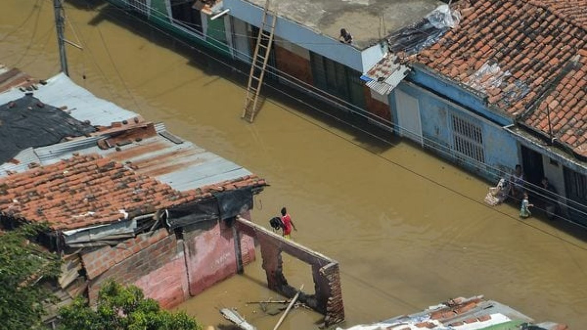 Declara Colombia alerta máxima por lluvias