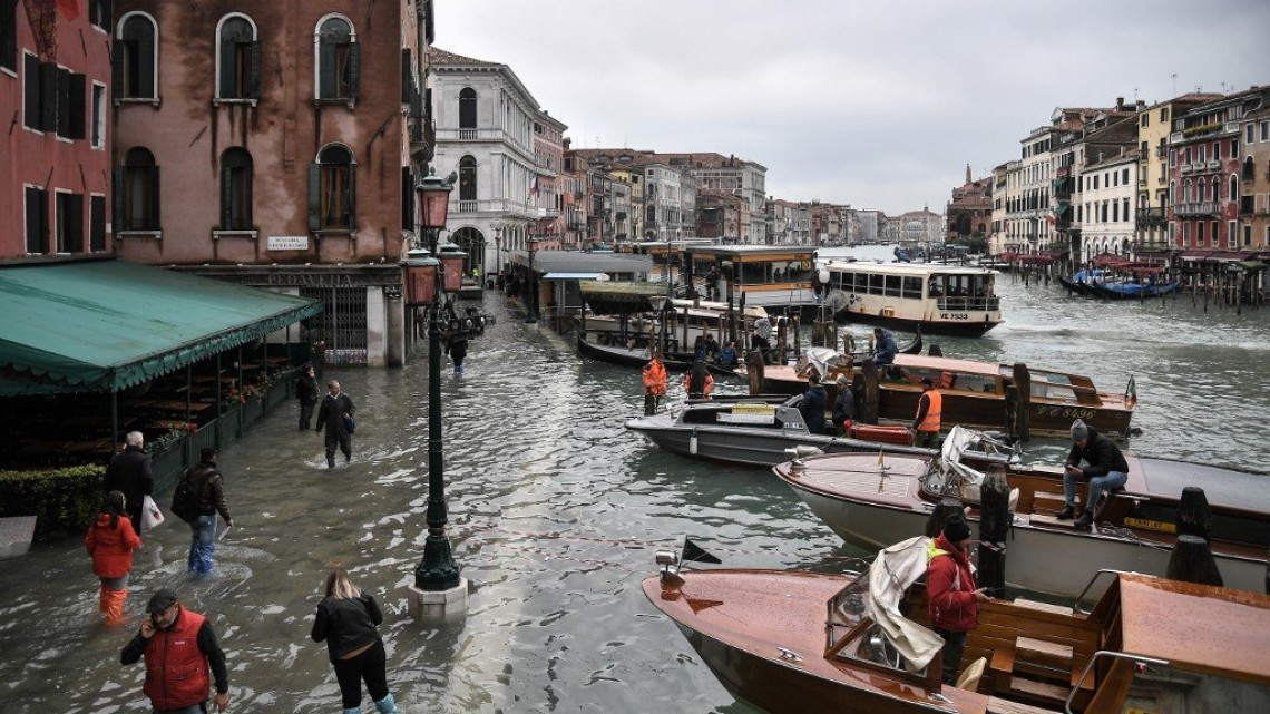 Venecia afectada por marea alta