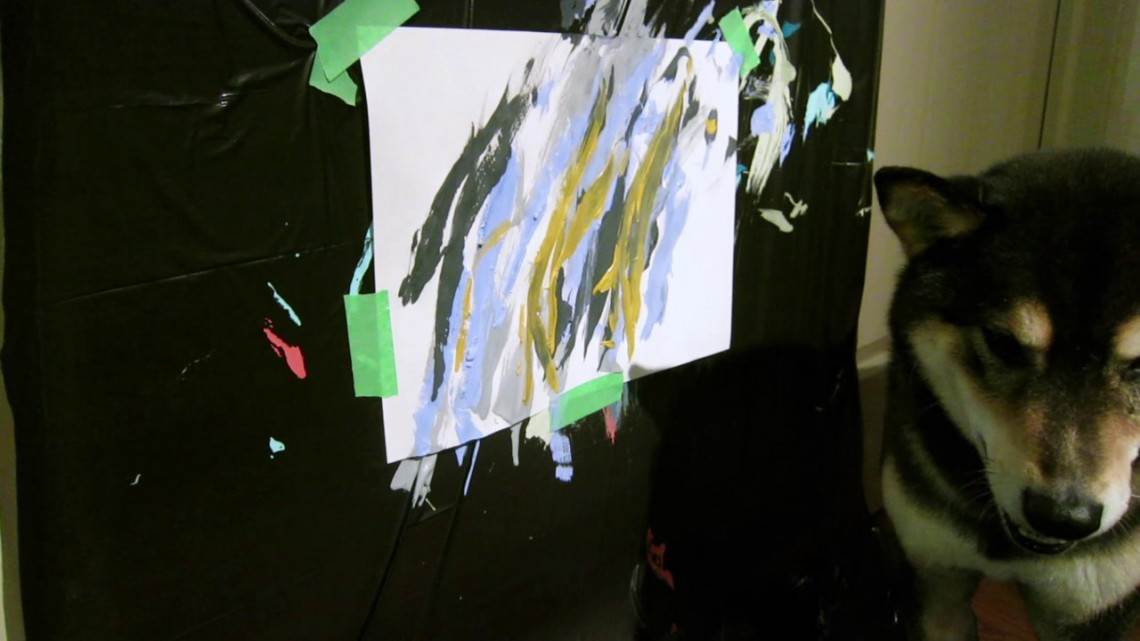 Hunter, el perrito pintor que ha ganado miles de dólares con sus pinturas