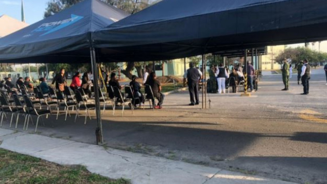 Arranca vacunación de 17 mil maestros 