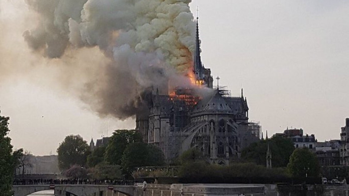 Catedral de Notre Dame se incendia