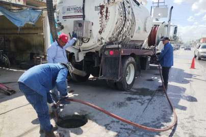 Sondeó COMAPA drenaje sanitario de la colonia Villa Esmeralda
