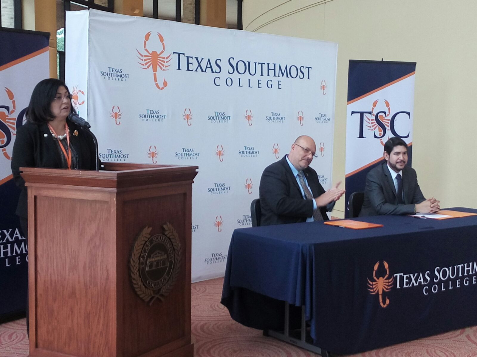 Secretaria de educación de Tamaulipas y el Texas Southmost College firman convenio de colaboración