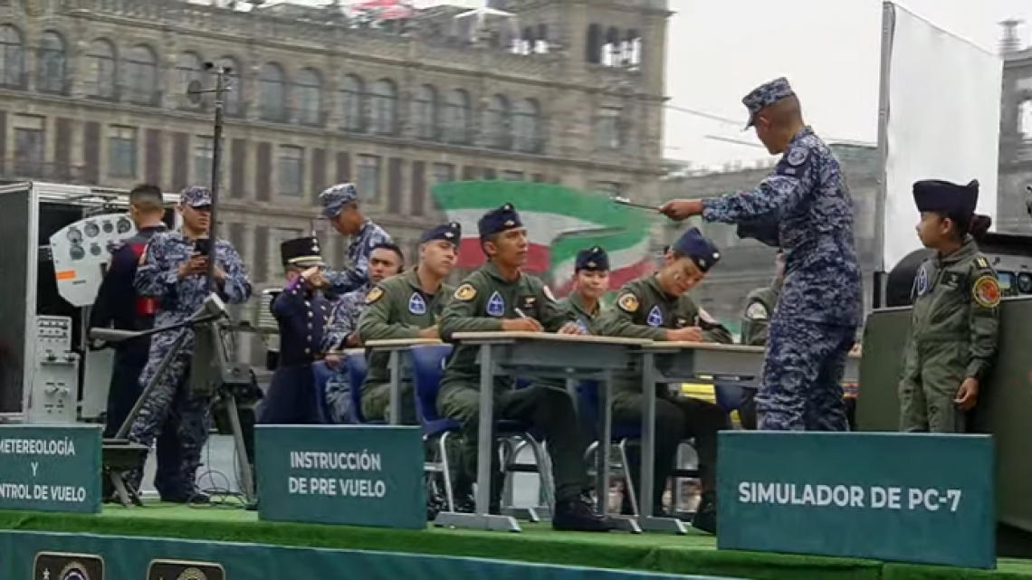 Asi se vive el desfile cívico militar por el 112 aniversario de la Revolución Mexicana 