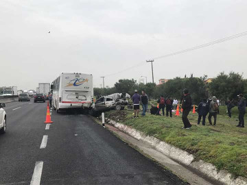Choque en Circuito Exterior Mexiquense deja 6 muertos