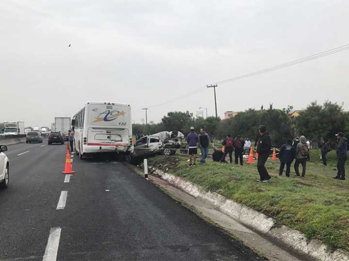 Choque en Circuito Exterior Mexiquense deja 6 muertos