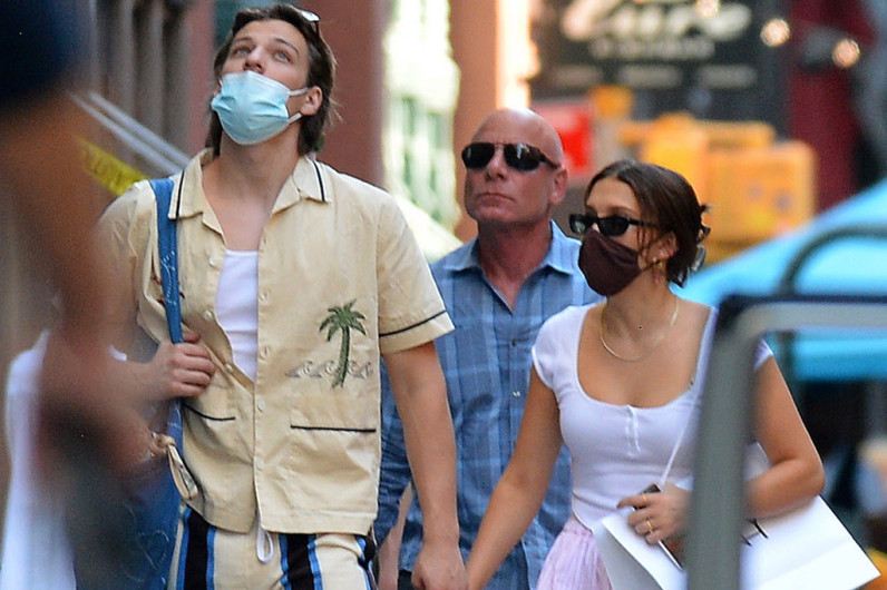 ¡Romance confirmado! Captan a Millie Bobby Brown de la mano de Jake Bongiovi