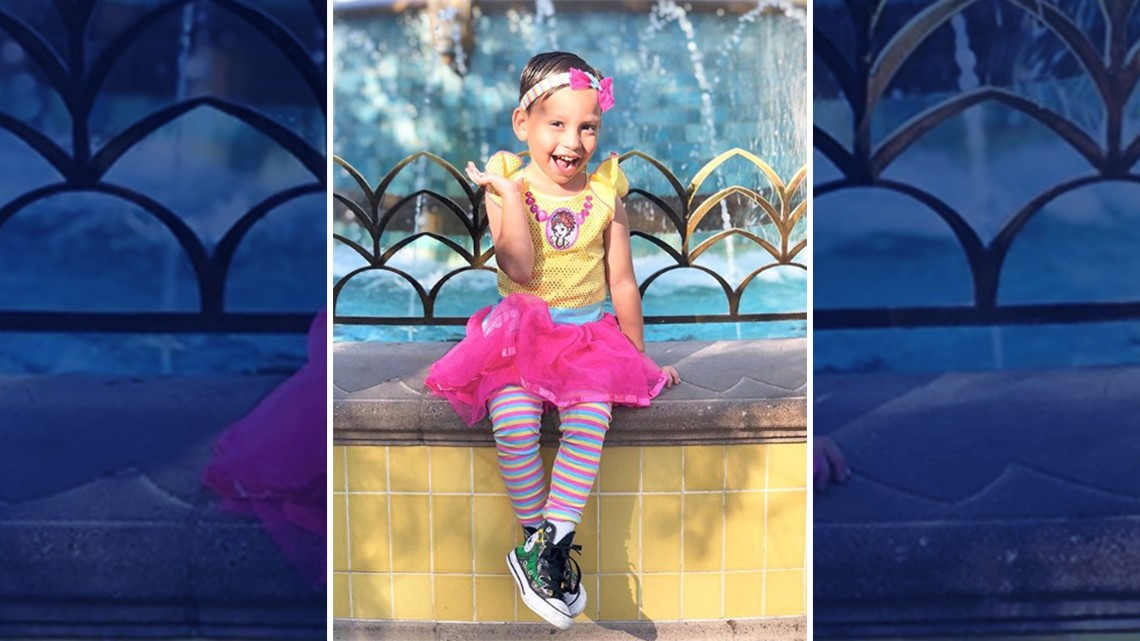 Cumple deseo de su hijo y lo viste de princesa