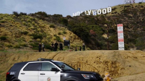 Cambian las letras de Hollywood por "Hollyboob" 