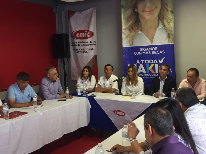 Presenta Maki plan de gobierno a constructores de Reynosa