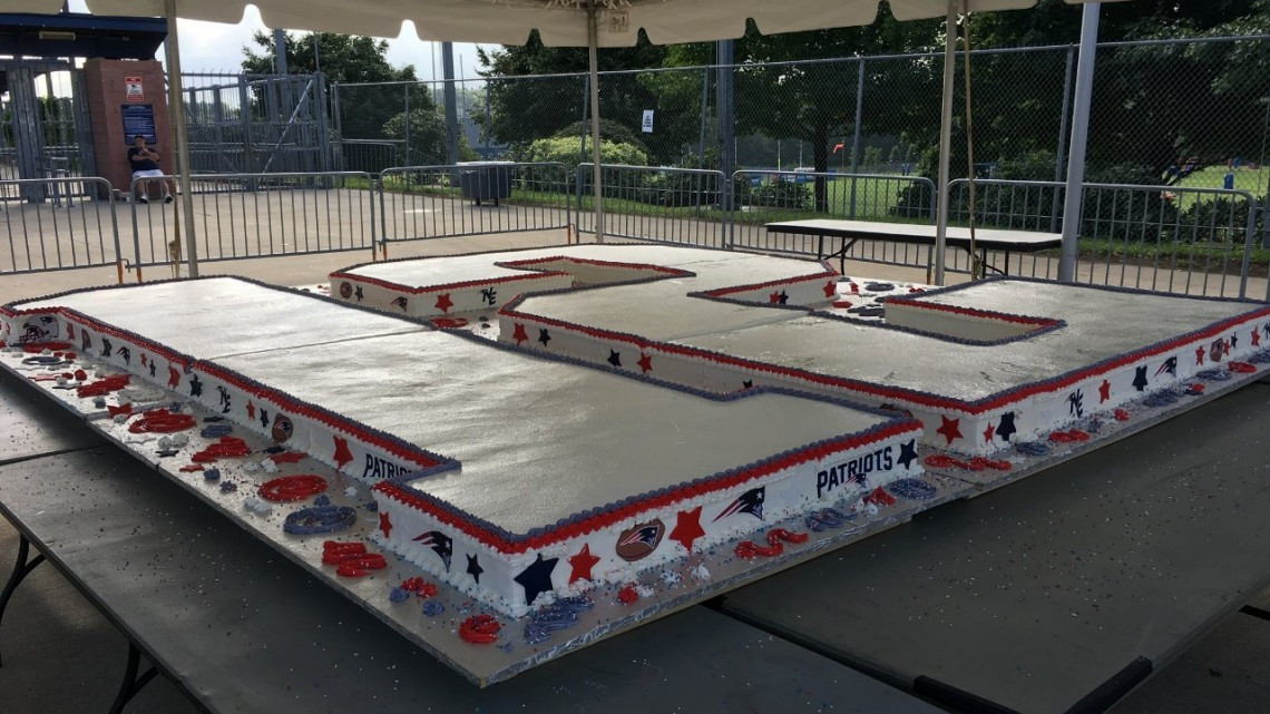 Y así comienza el cumpleaños de Tom Brady