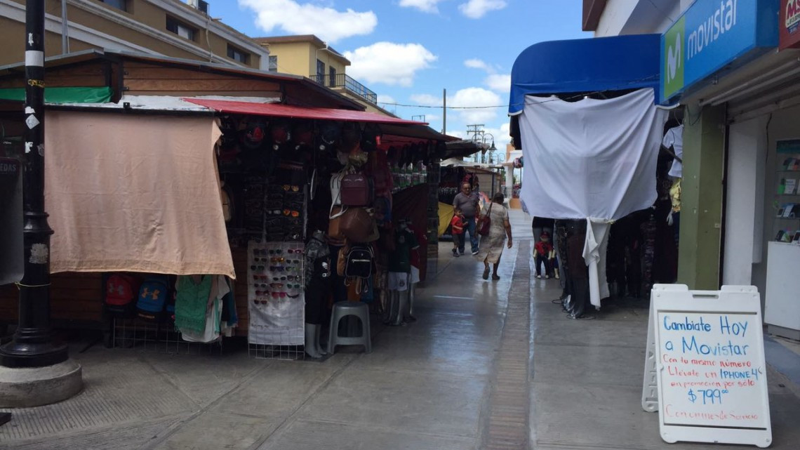 Ofrecen comerciantes descuentos a graduados