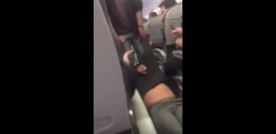 Pasajero que fue golpeado y hospitalizado demandará a United Airlines