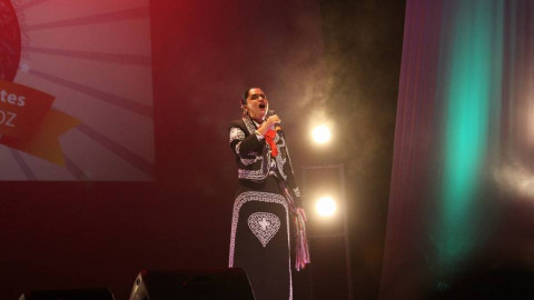 DIF felicita a Carolina por su 1er lugar en "Todos diferentes en una sola voz"