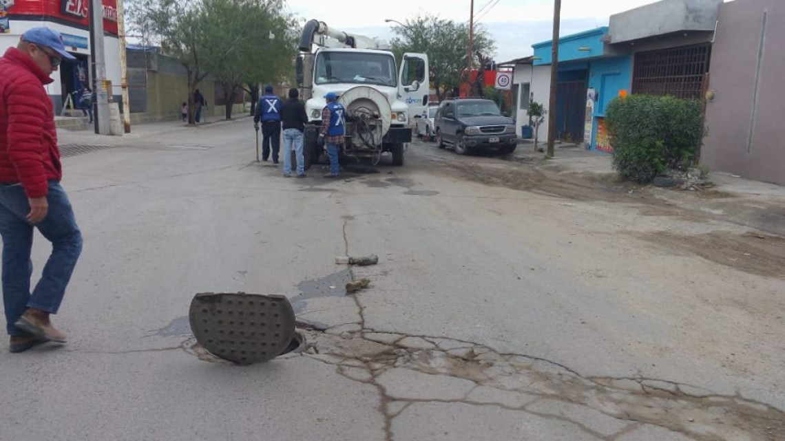 Comapa trabaja con equipo vactor
