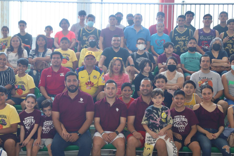 Realizan plática motivacional en campamento de Basquetbol