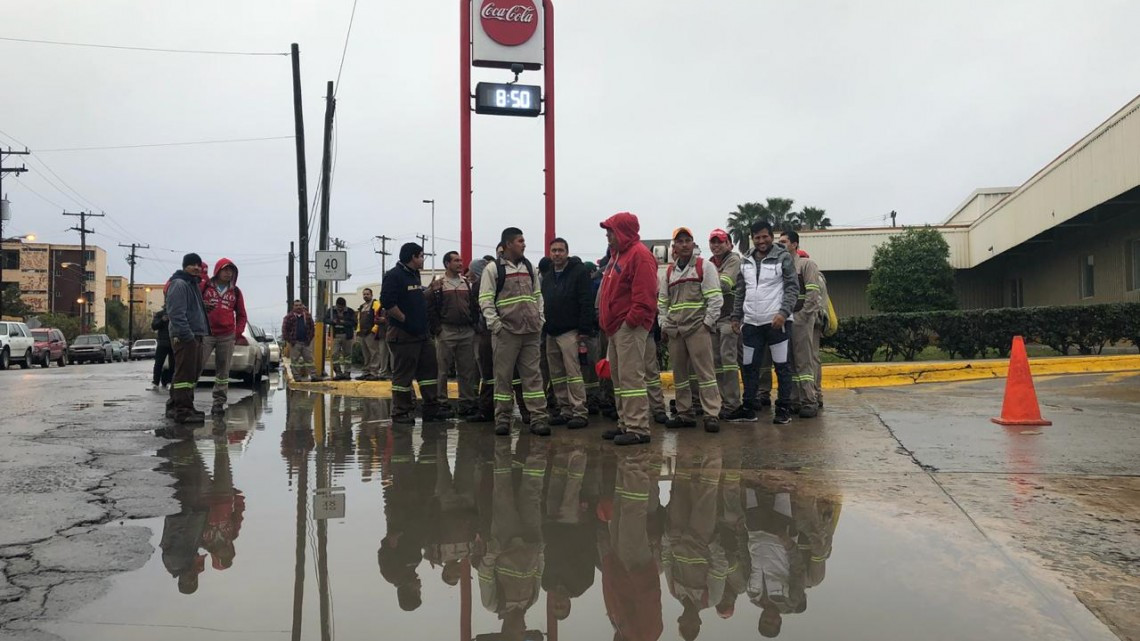 Entran en paro laboral 700 trabajadores de la empresa Coca-Cola en Matamoros