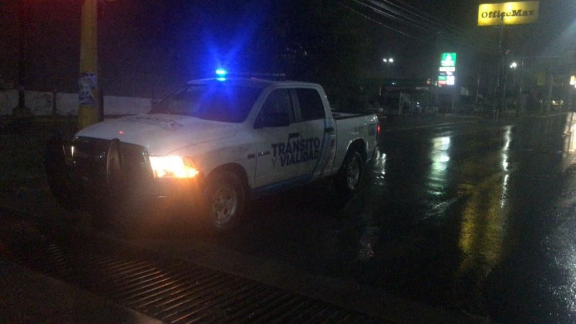 Atiende tránsito local a automovilistas durante la madrugada por las lluvias del frente frío 10