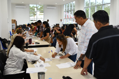 Recibe personal de la SSPT becas para servidores públicos e hijos