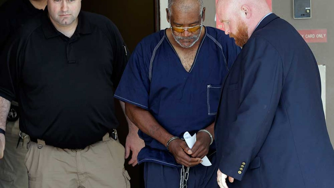 Migrantes muertos en trailer se turnaban para respirar por hoyo 