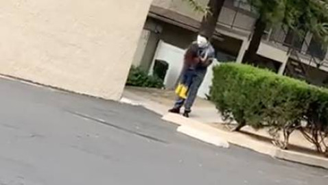 ¡Sin miedo! Niña abraza a ‘Michael Myers’ en su cumpleaños