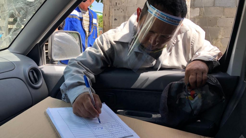 Entregan caretas protectoras a trabajadores del Municipio