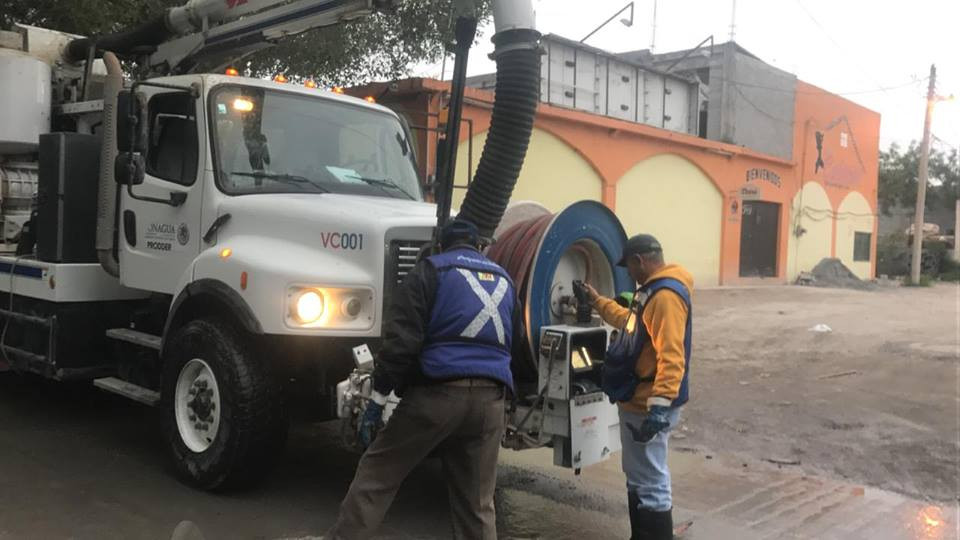 Comapa trabaja con equipo vactor
