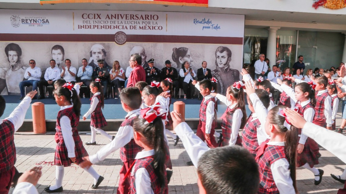 Presidió Maki Ortiz Domínguez Desfile Conmemorativo de la Independencia de México