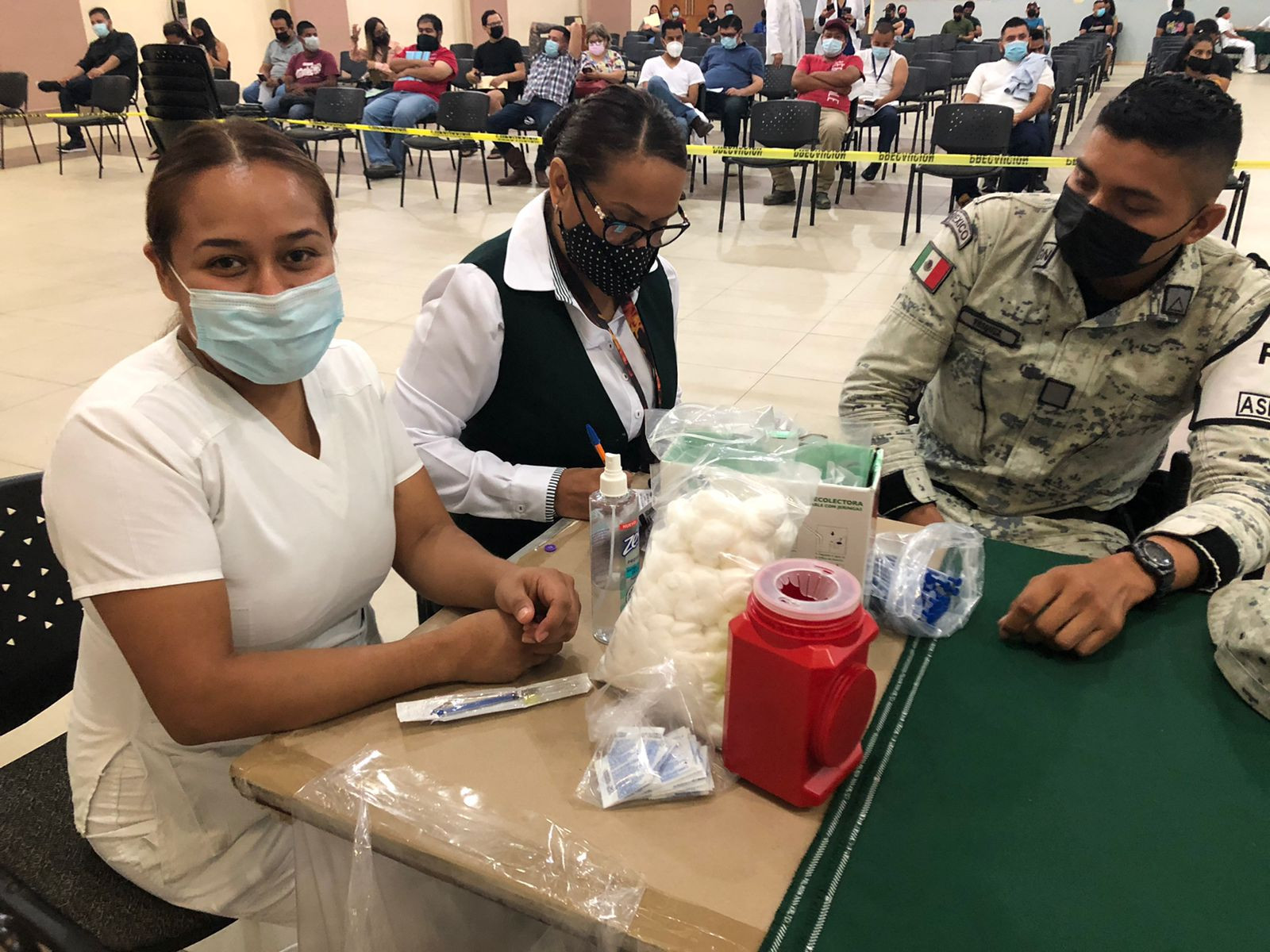 Enfermeras y enfermeros de Nuevo Laredo realizan ardua labor en la vacunación contra Covid-19