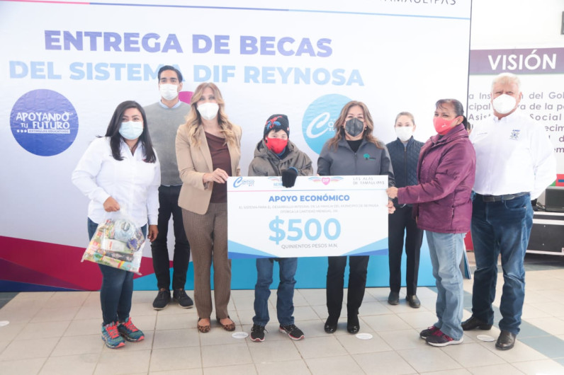 Entrega DIF Reynosa becas ‘Contigo Soy Capaz’