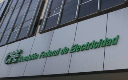 Vecinos de la Ernesto Zedillo bloquean el acceso a la CFE