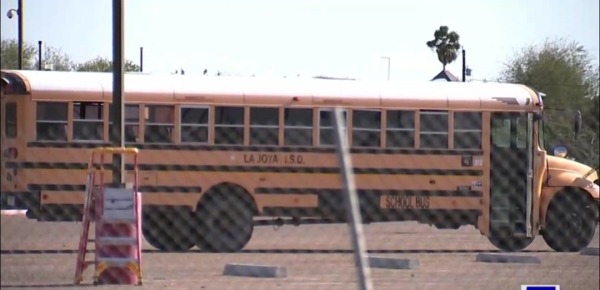 Estudiante de La Joya salva a compañeros de choque en autobús escolar cuando chófer se desmaya