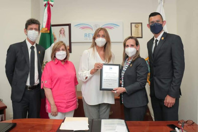 Recibió Maki Ortiz reconocimientos de instituciones y organizaciones civiles 