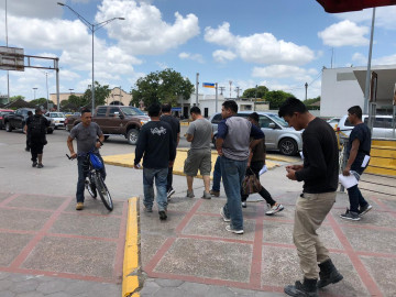 Autoridades americanas provocan desesperación en los migrantes