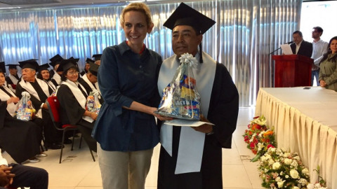 Empleados municipales concluyen primaria y secundaria