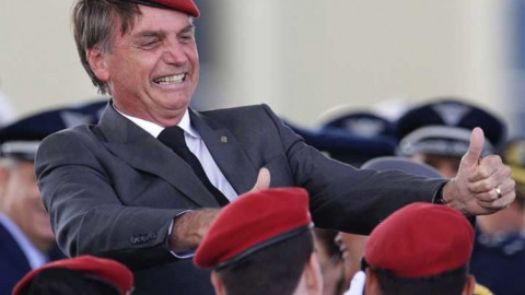 Dan de alta a candidato brasileño tras apuñalamiento