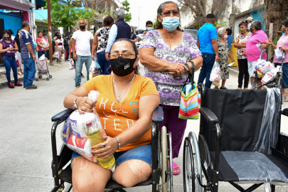 Familias de la Colonia Cumbres beneficiadas con el programa "DIF Reynosa en Tu Casa" 