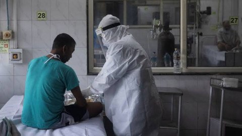 Los CDC podrían reducir el tiempo de cuarentena a personas expuestas a COVID-19