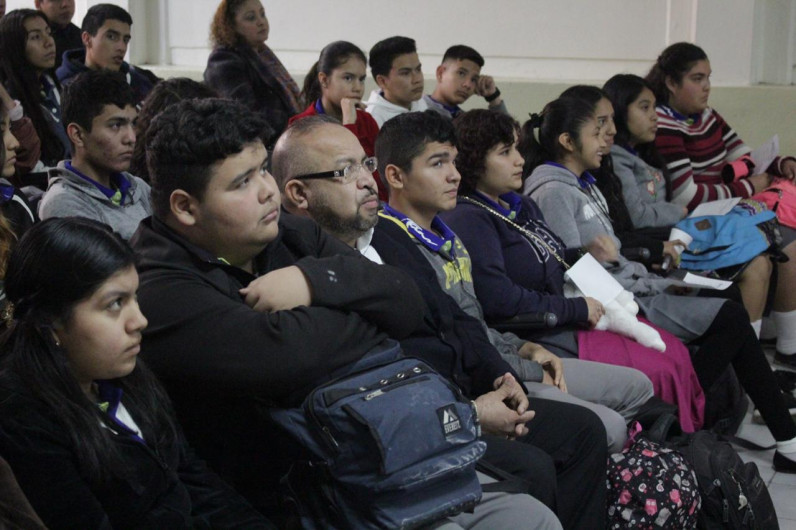Orientan a los alumnos del Cobat 02 para elegir su carrera universitaria