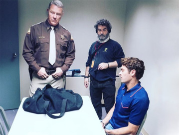 James Hetfield de Metallica interpreta a policía