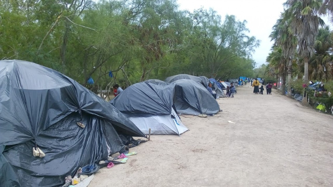 Sólo se ha convencido a un 25% de migrantes a moverse del Puente Nuevo