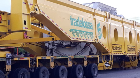Bloqueada la carretera federal en Altamira por enorme maquinaria que descarriló