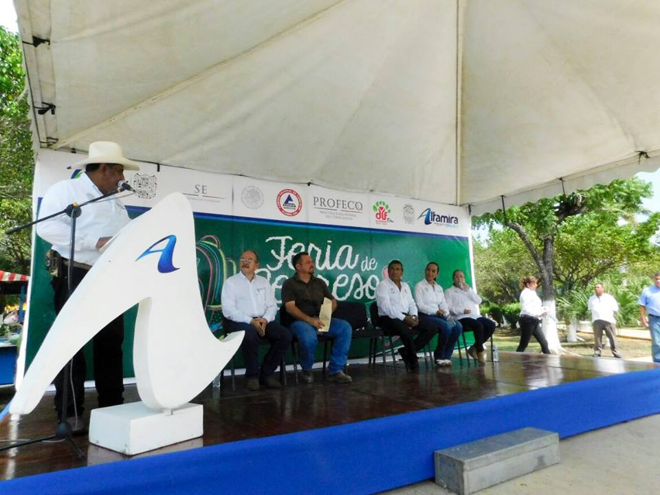 Realizan con éxito "Feria del Regreso a Clases"