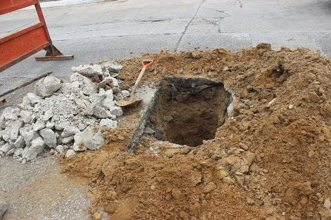 Atiende Comapa socavones en diferentes sectores de la zona sur