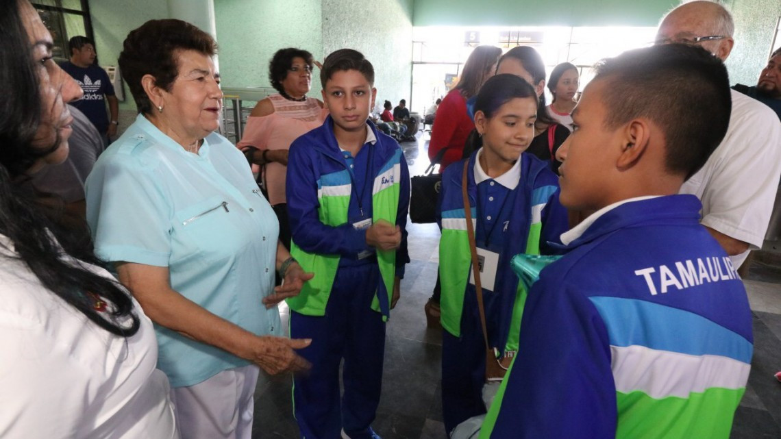 Recibe Alcaldesa a ganadores de Olimpiada del Conocimiento